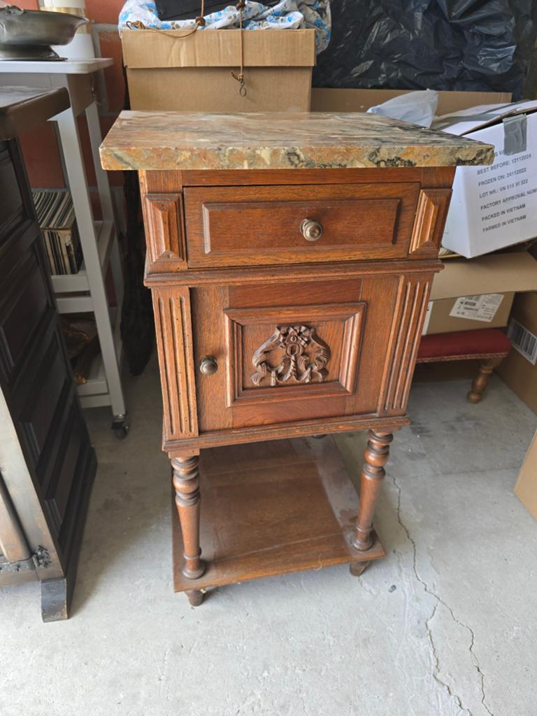 Antieke kast met marmer, Ophalen