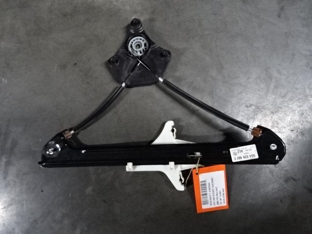 MECANISME VITRE ARRIÈRE DROIT Golf VII (AUA) (5G4839462C), Volkswagen, Mevr. I. Hauben, Utilisé, Rue de l'Espoir 34 34
4030  GRIVEGNÉE, BE