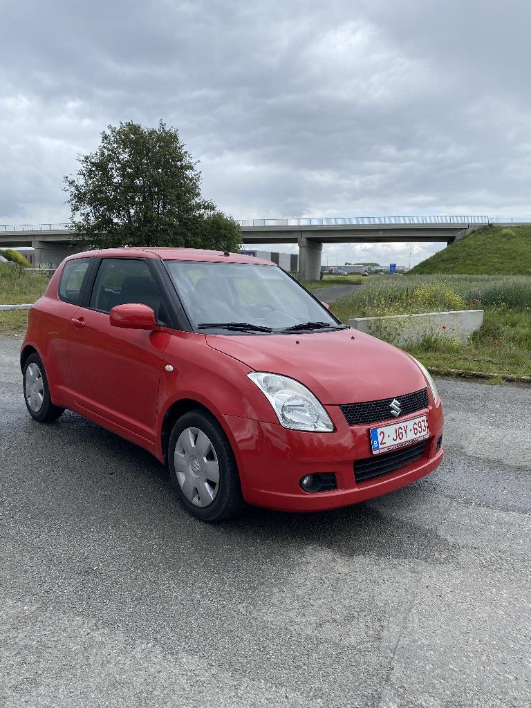 Suzuki Swift, Autos, Suzuki, Rouge, Achat, Attache-remorque, Particulier