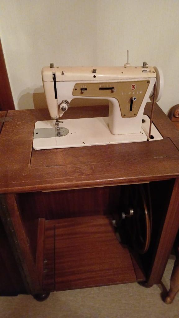 Singer naaimachine, Hobby en Vrije tijd, Naaimachines en Toebehoren, Ophalen, Gebruikt, Naaimachine, Singer
