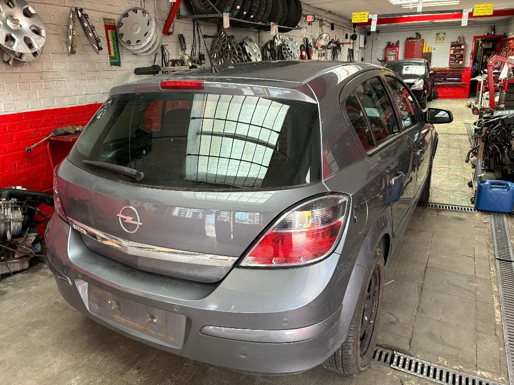 PARE CHOC ARRIERE OPEL ASTRA H, Arrière, Pare-chocs, RUE BRIGADE PIRON 307, Enlèvement