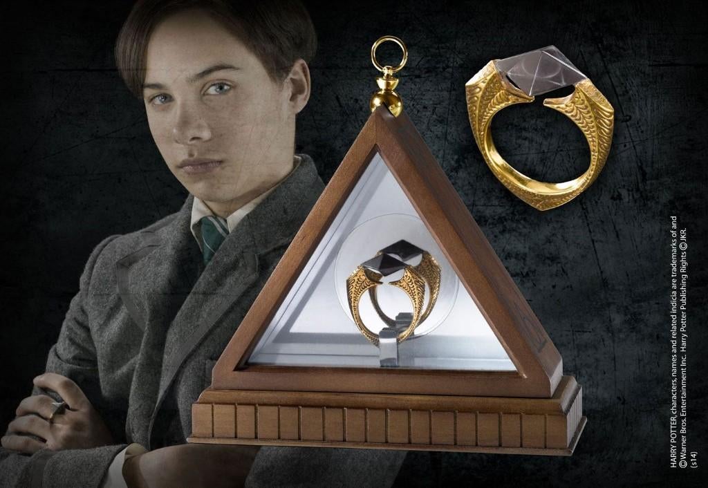 Harry Potter Replica 1/1 Lord Voldemort´s Horcrux Ring, Ophalen of Verzenden, Nieuw, Replica