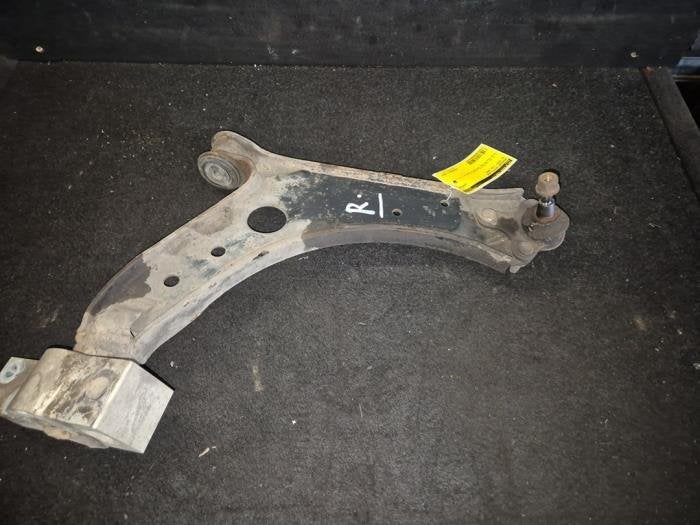 Draagarm rechts-voor van een Volkswagen Caddy, Gebruikt, -, Volkswagen, -