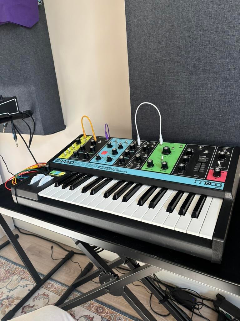 Moog Grandmother met extra patchkabels, Musique & Instruments, Synthétiseurs, Enlèvement, Comme neuf