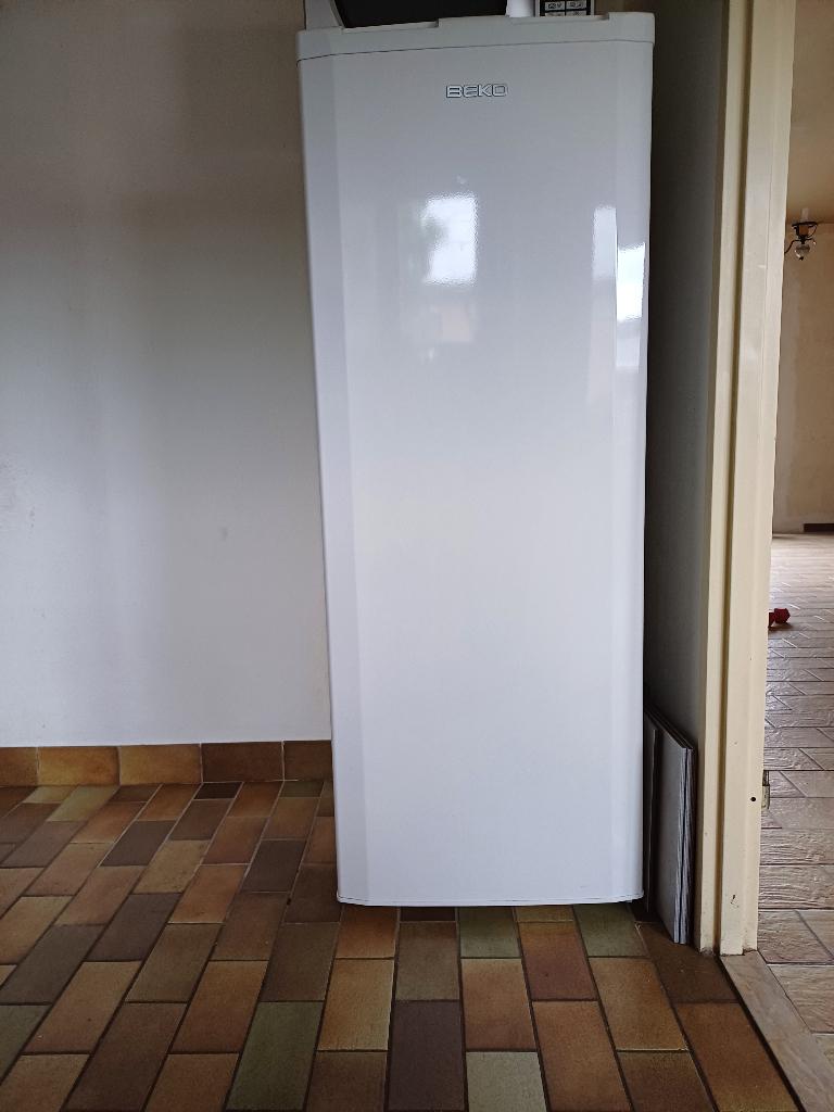 Beko ijskast, Elektronische apparatuur, Koelkasten en IJskasten, Ophalen, Zonder vriesvak, 200 liter of meer, Zo goed als nieuw
