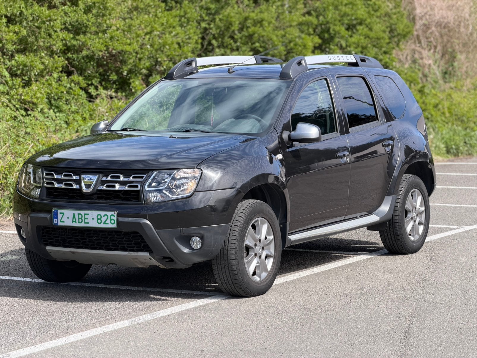 dacia duster 1.2 benzine 69649 km, Voorwielaandrijving, 4 cilinders, Duster, Zwart