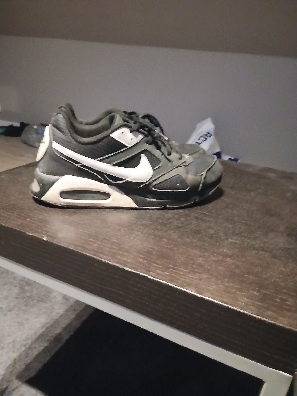 Nike Air Max IVO (Zwart/Wit) – Maat 44.5, Wit, Nike, Ophalen of Verzenden, Hardlopen of Fietsen