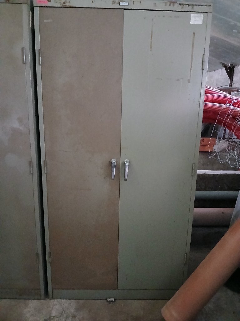 Kast (metaal), Gebruikt, 100 tot 150 cm, Meerdere deuren, Metaal