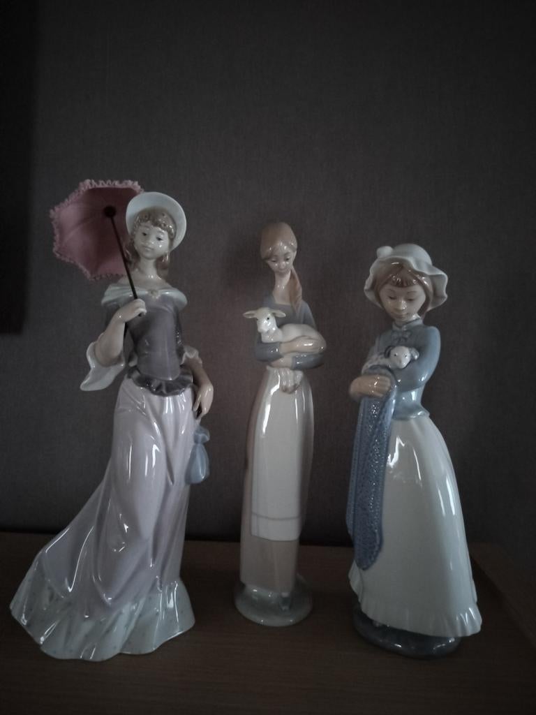 Ladro porseleinen beeldjes, Ophalen