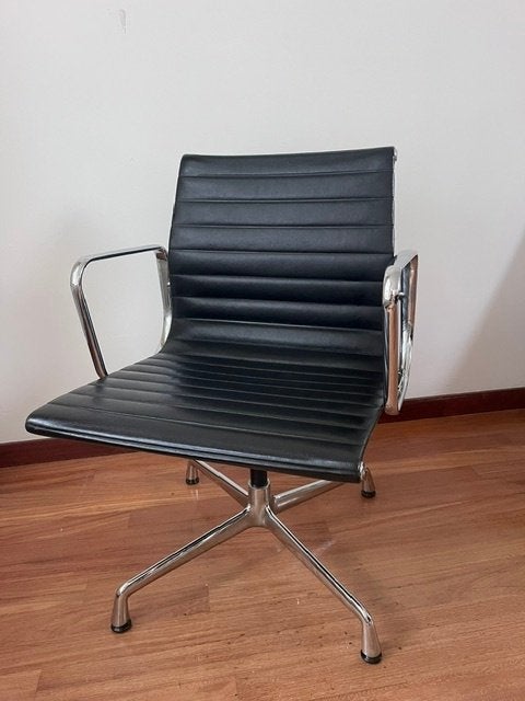 Vitra, Eames EA108, zwart leer (4x), Huis en Inrichting, Ophalen, Zwart, Leer