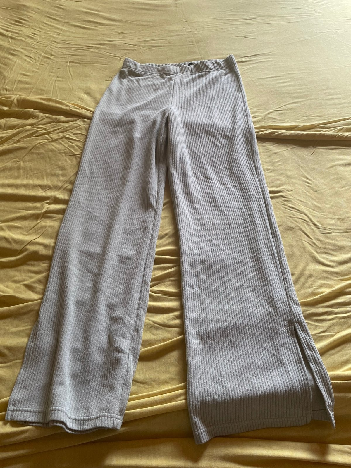 Licht grijs broek, Kleding | Dames, Broeken en Pantalons, Ophalen, Zo goed als nieuw, Maat 42/44 (L), Groen