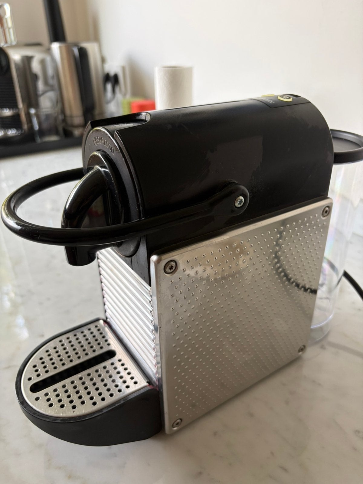Nespresso Pixie Magimix – zwart – koffiemachine, Ophalen, Zo goed als nieuw, Koffiemachine, Afneembaar waterreservoir