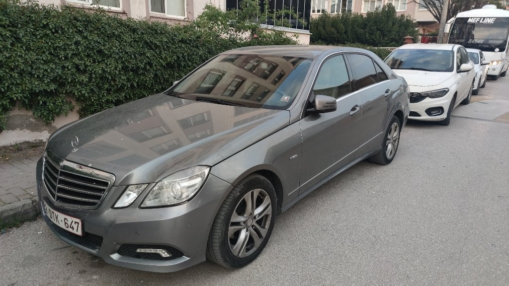 Mercedes-Benz E 220 CDI BlueEFFICIENCY Automatic Avantgarde, Autos, Cuir, Achat, 2270 kg, 4 portes