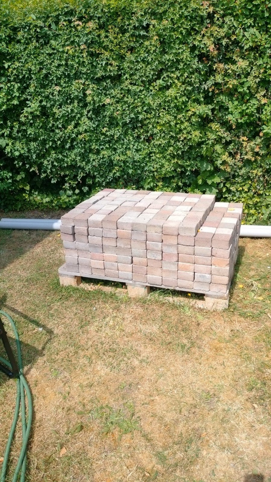 Ruim 21 m² getrommelde koppelstones – Op 3 pallets!, Tuin en Terras, Tegels en Klinkers, Zo goed als nieuw, Overige typen, 10 m² of meer