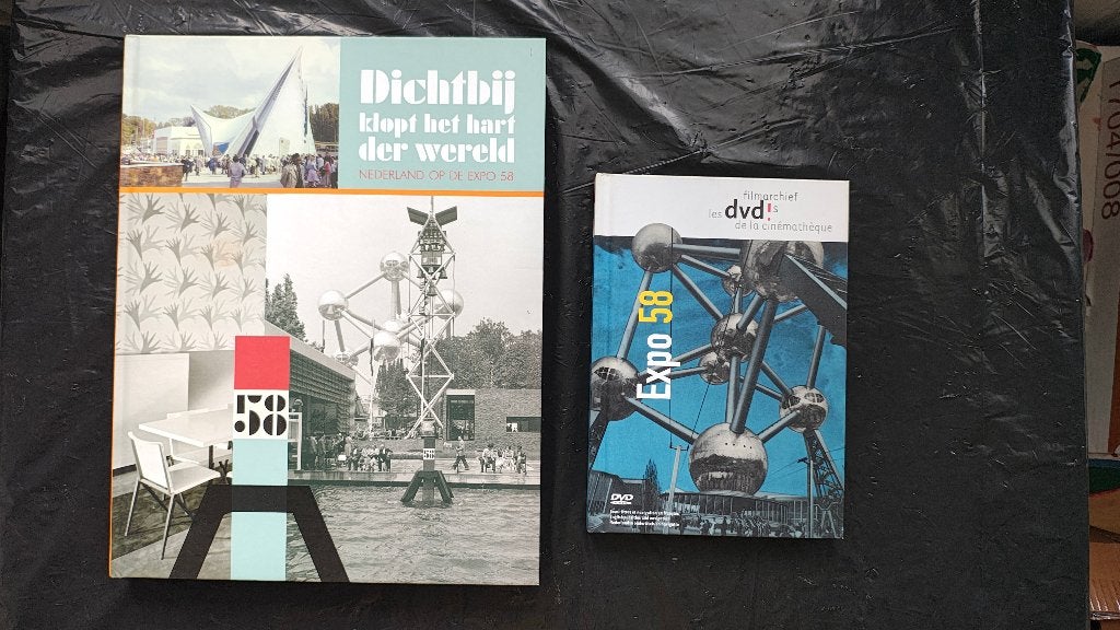 Wereldtentoonstelling Brussels 1958 twee boeken Corbusier, Verzenden, Gelezen