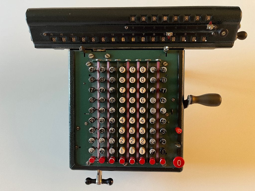 Antieke rekenmachine, merk Monroe, Ophalen