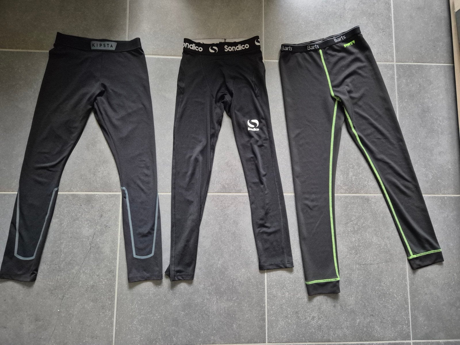 zwarte aanspannende stretchbroek- maat 152, Enlèvement, Comme neuf, Garçon ou Fille, Pantalon
