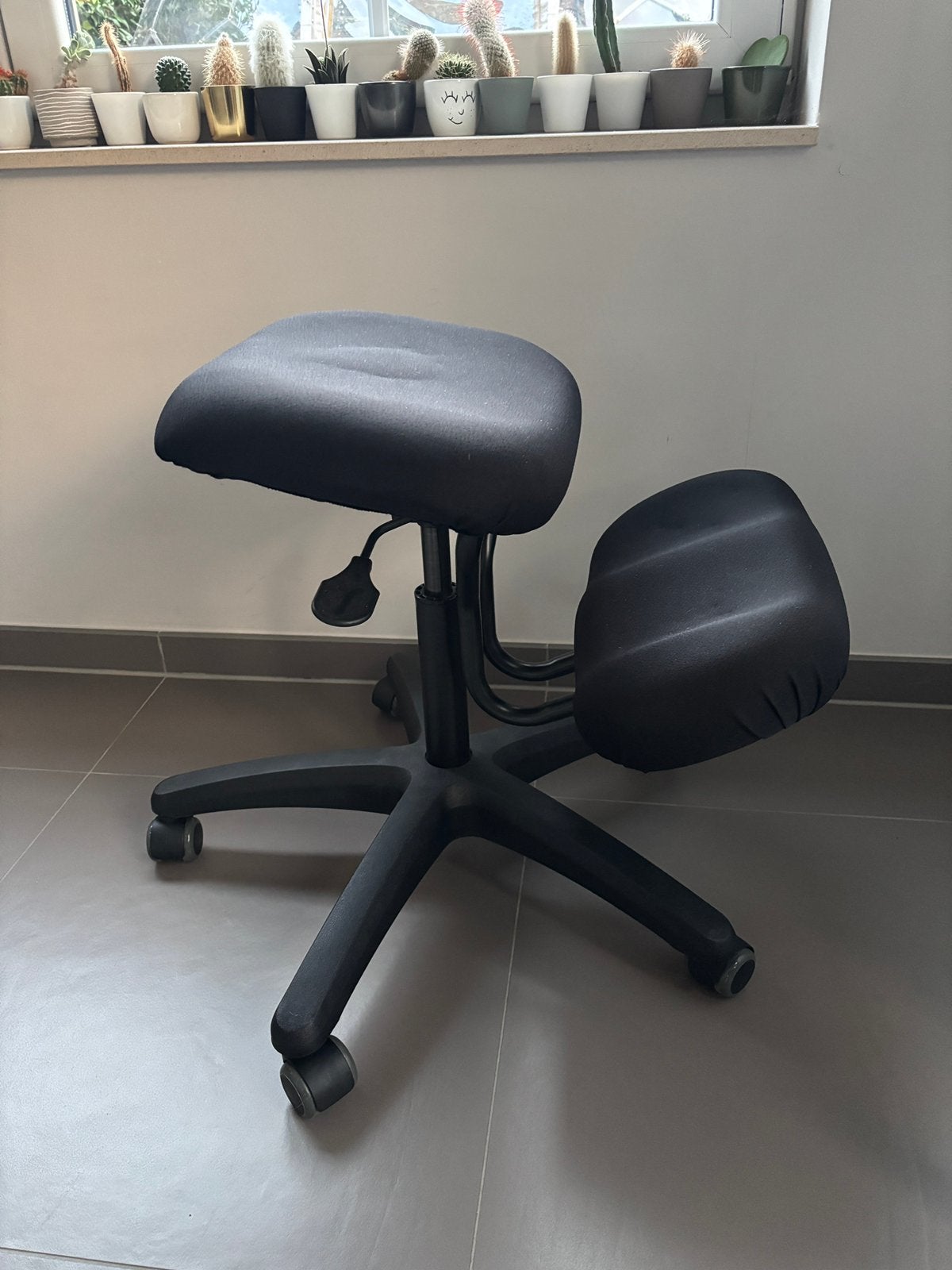 Ergonomische kniestoel, Huis en Inrichting, Ophalen, Zo goed als nieuw