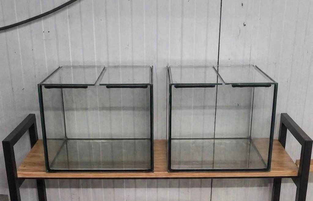 2 aquaria 20€/stuk, Ophalen, Gebruikt, Leeg aquarium