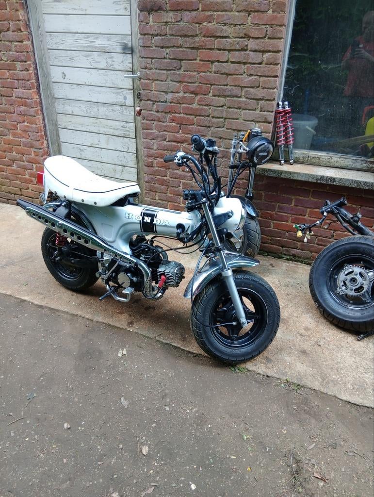 Dax b klasse, Motoren, Ophalen