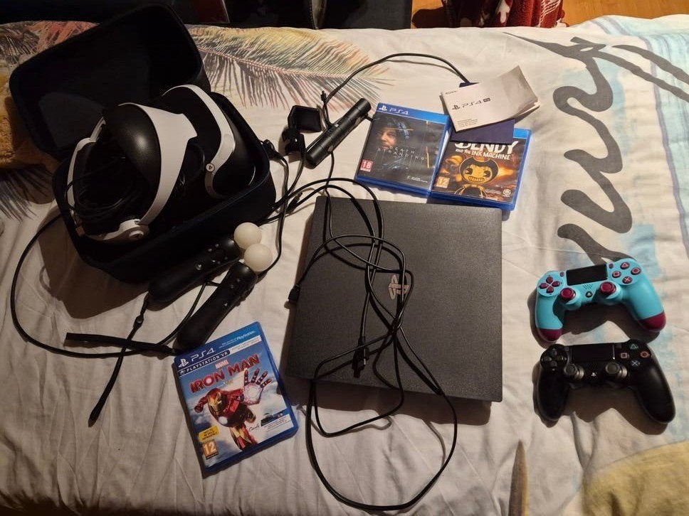 PS4 Pro 1tb "defect" + PS4 VR + controllers + 3 games, Games en Spelcomputers, Ophalen, Pro