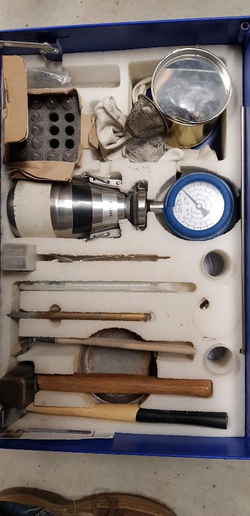Calcium carbide vochtigheidsmeter, Doe-het-zelf en Bouw, Meetapparatuur, Ophalen, Zo goed als nieuw
