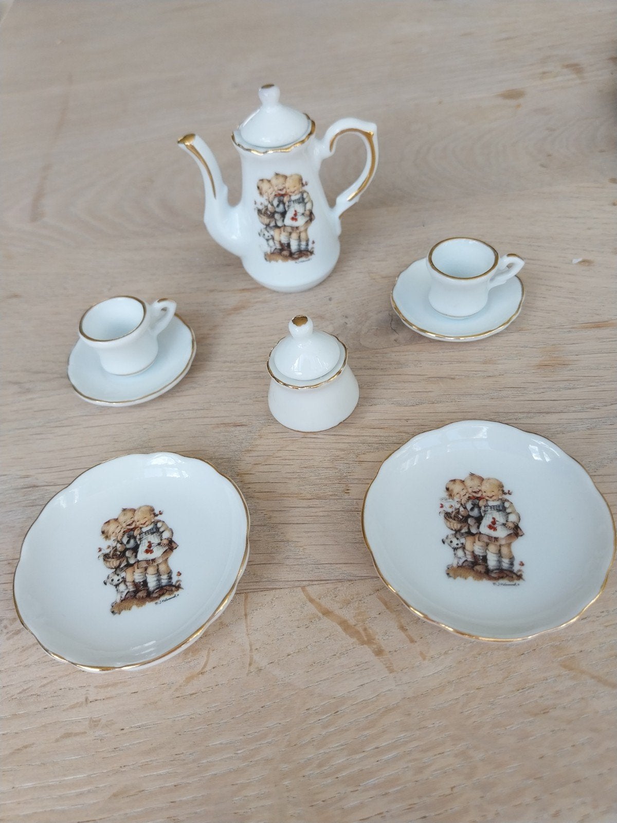 Hummel miniatuur koffieset, Enlèvement