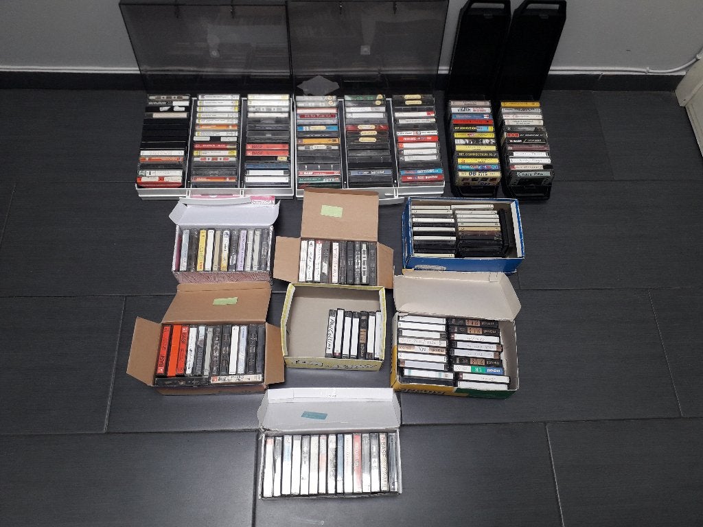 Lecteur radio-cassette et 300 cassettes audio, Vintage, Plastique, Enlèvement, Utilisé