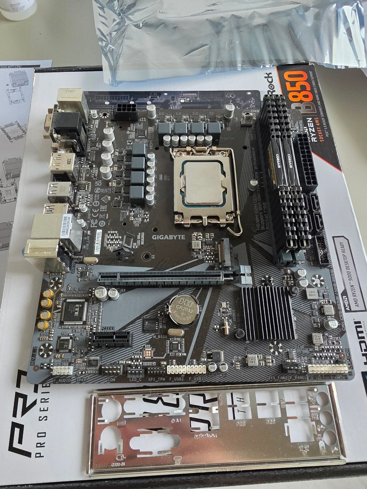 Moederbord gigabyte h610m s2h+processor i5 12400F+16GB RAM, Computers en Software, Moederborden, Ophalen, Gebruikt, Intel, DDR4