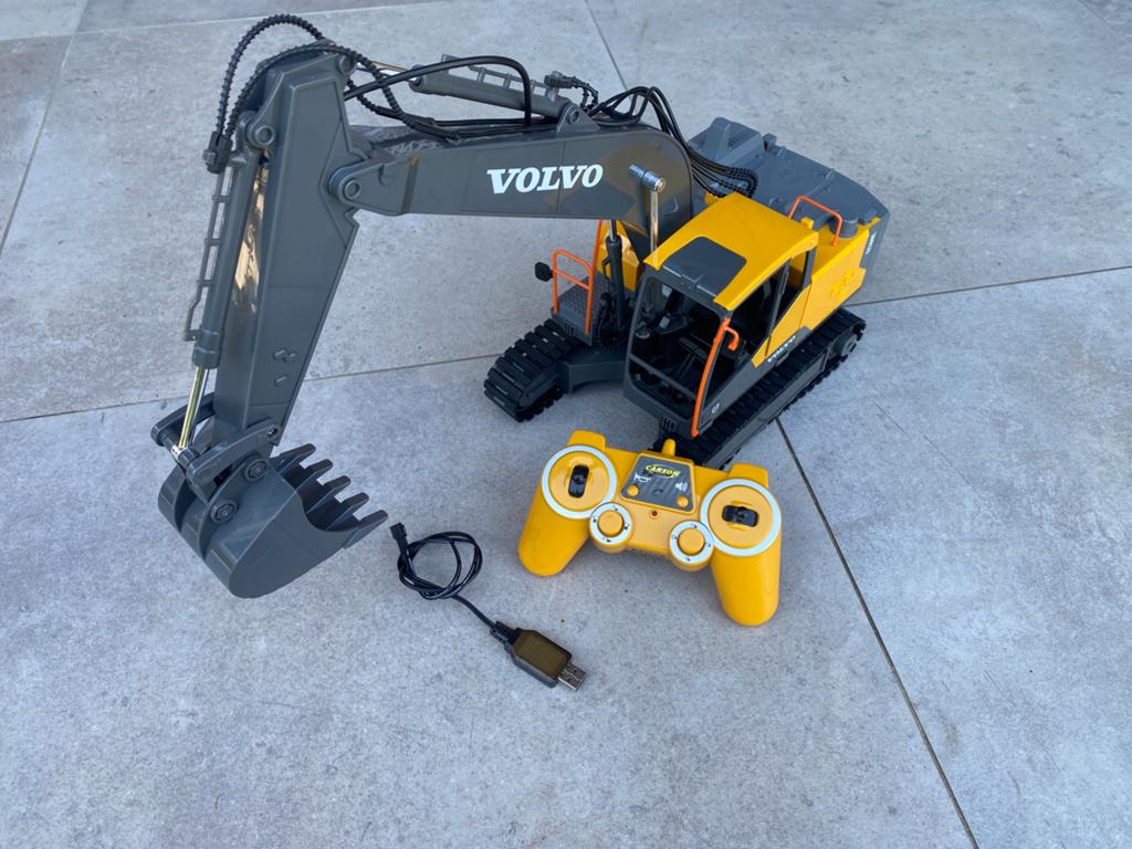 Carson 1/16 Volvo RC rupsgraafmachine, Hobby en Vrije tijd, Ophalen of Verzenden, Zo goed als nieuw