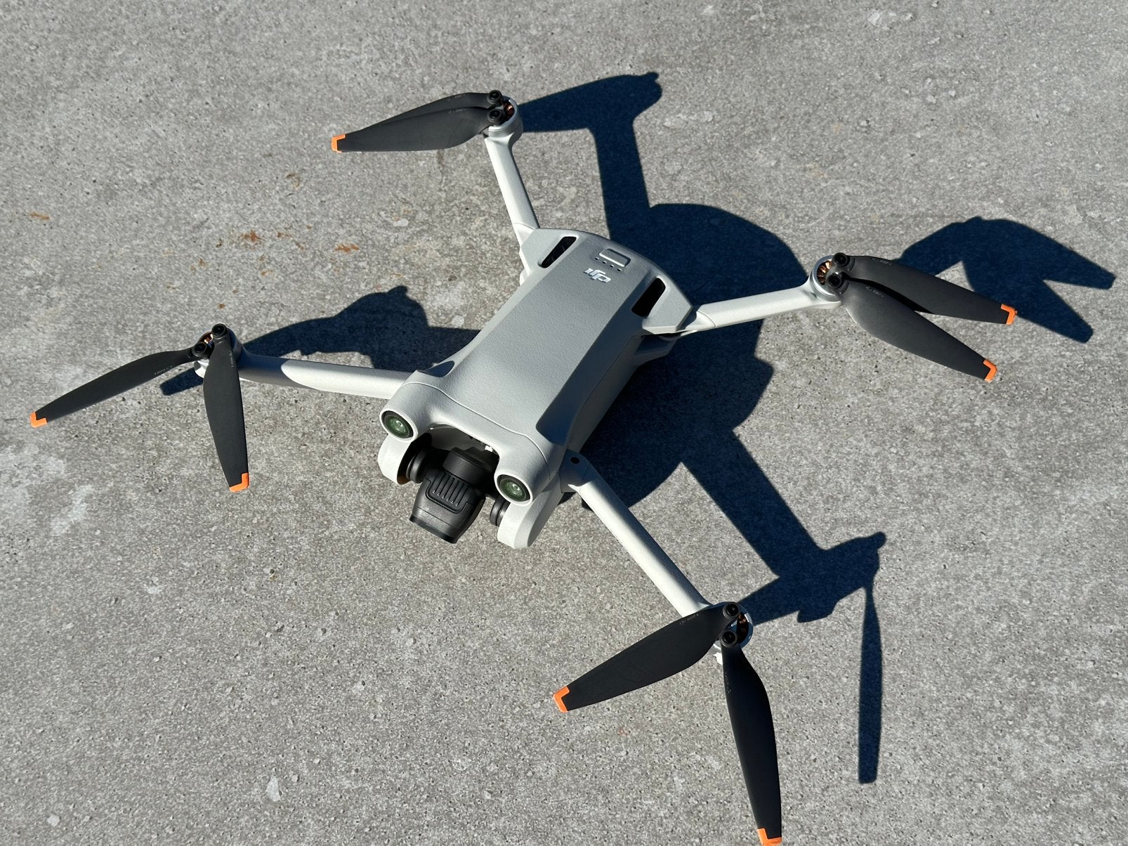 Drone DJI Mini 3 met fly more combo, TV, Hi-fi & Vidéo, Drone avec caméra, Enlèvement ou Envoi, Moins de 250 g, Pliable