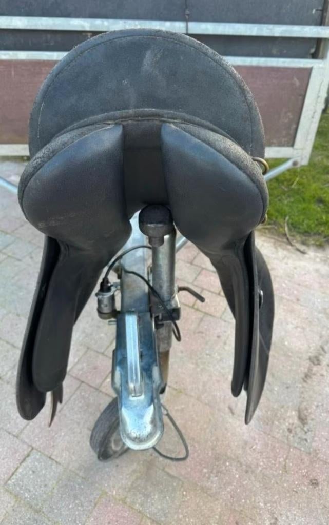 Wintec zadel 17 inch, Dieren en Toebehoren, Paarden en Pony's | Zadels, Ophalen, Gebruikt