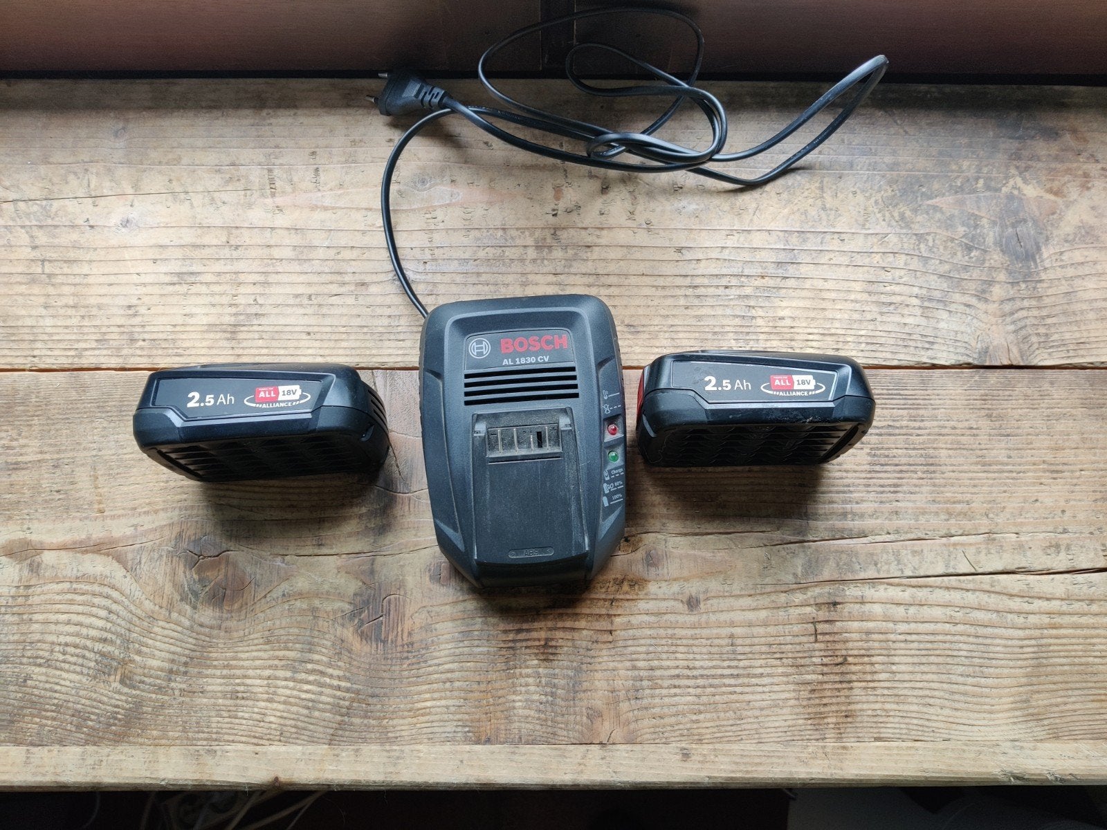 2x 2,5 ah Bosch 18v +  snellader, Enlèvement, Utilisé