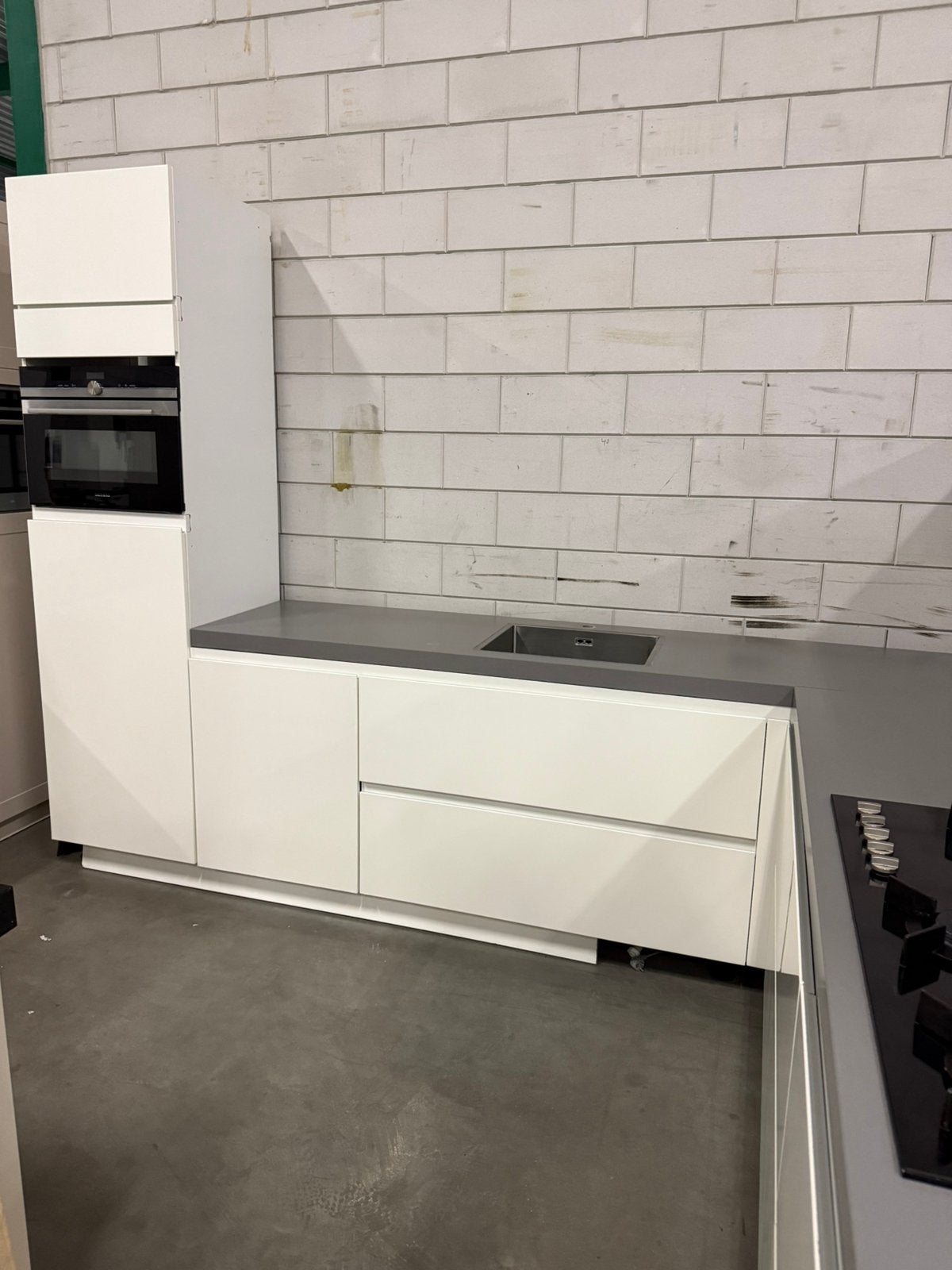 Moderne Hoogglans Witte Hoekkeuken + Apparatuur GEDEMOMTEERD, Huis en Inrichting, Keuken | Complete keukens, Wit, Hoekkeuken, Ophalen of Verzenden