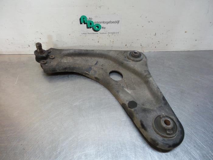 Bras de suspension avant gauche d'un Peugeot 207 (207 06-), -, 3 mois de garantie, Utilisé, -