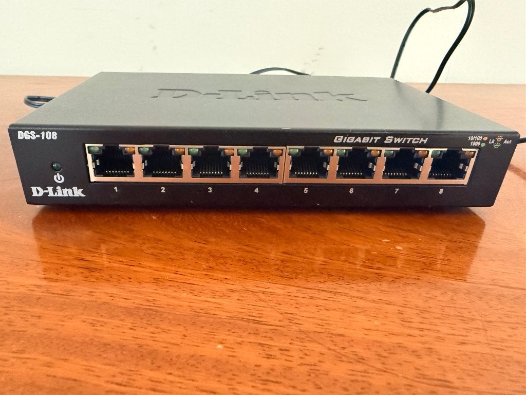 D-Link GIGABIT Ethernet-switch DES-108, Computers en Software, Ophalen of Verzenden, Zo goed als nieuw