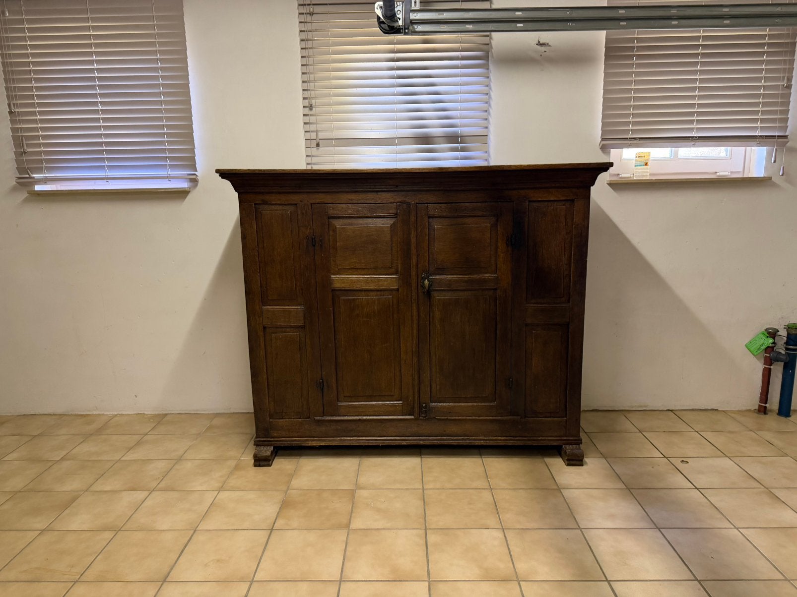 Commode ancienne en chêne : L 1,75 cm L 52 cm H 1,42 m, Antiquités & Art, Enlèvement