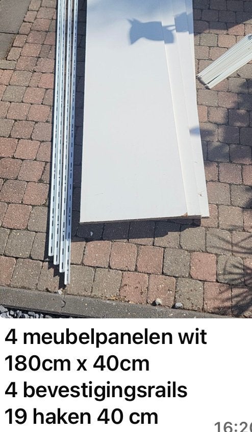 4 Witte meubelpanelen met ophang haken, Ophalen, Gebruikt