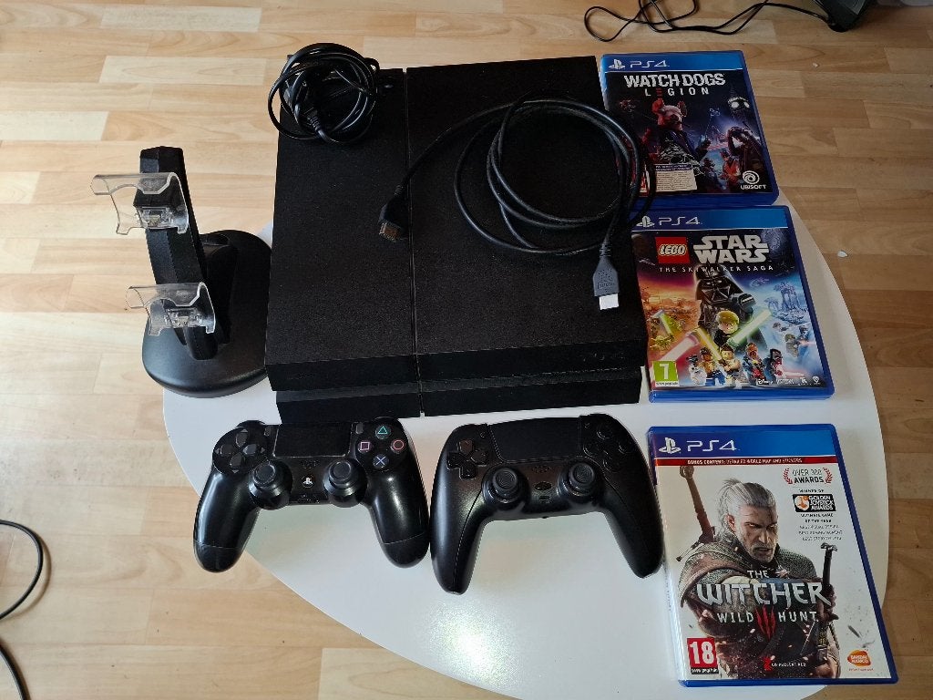 PlayStation 4 1TB + 2 Controllers + 3 games, Consoles de jeu & Jeux vidéo, Consoles de jeu | Sony PlayStation 4, Utilisé, Original