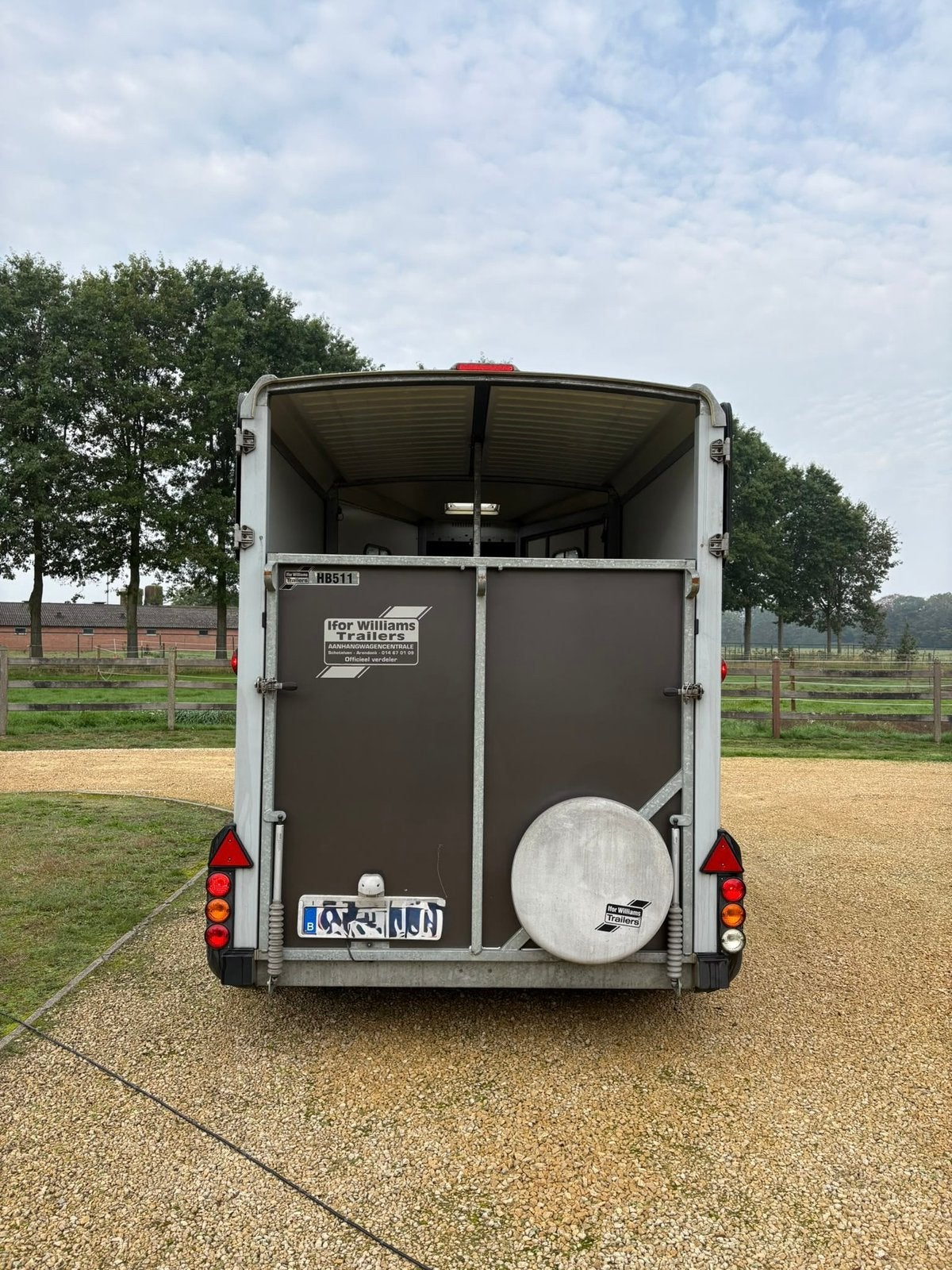 Iforwilliams HB511 (met vooruitloop / voorval), Enlèvement, Comme neuf, Remorque 2 chevaux