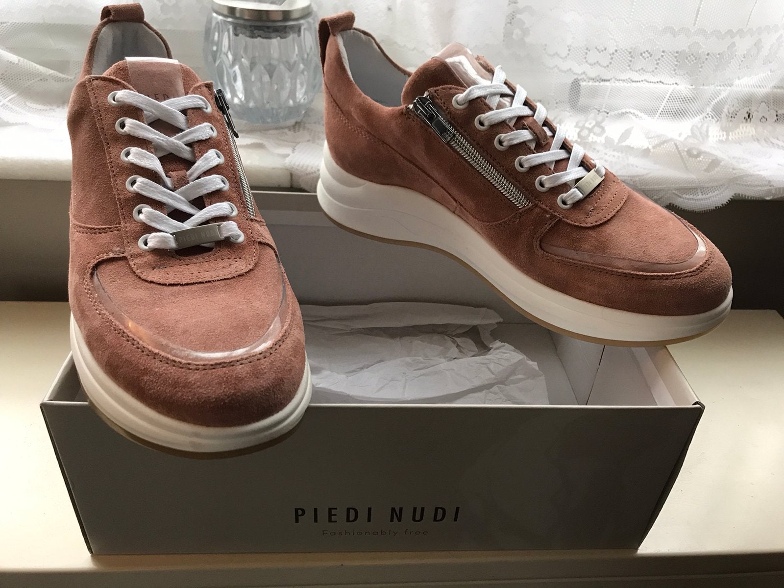 Sneakers in daim, maat 40 Merk: Piedi Nudi, Kleding | Dames, Beige, Nieuw, Sneakers, Ophalen