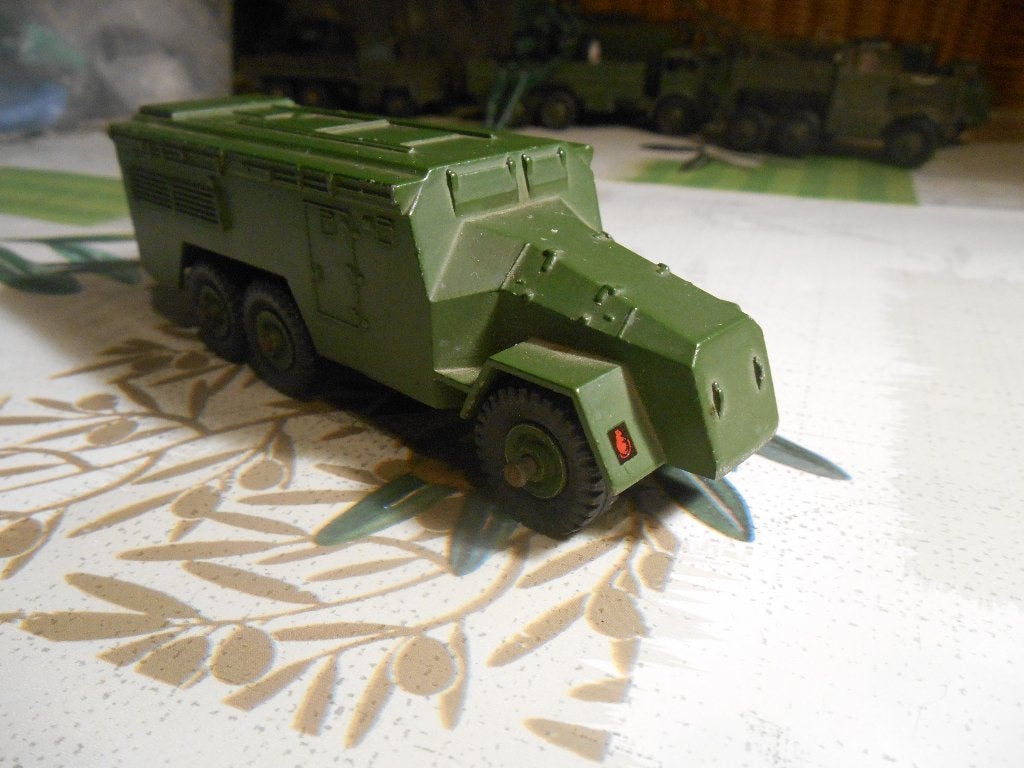 Dinky toys armoured command 677, Hobby en Vrije tijd, Modelauto's | 1:43, Ophalen of Verzenden, Gebruikt, Bus of Vrachtwagen, Dinky Toys