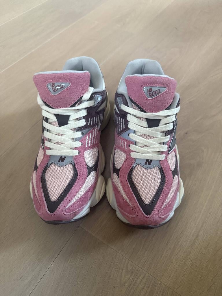 New Balance cherry blossom 9060, Kleding | Dames, Schoenen, Zo goed als nieuw, Sneakers, Roze, Ophalen of Verzenden