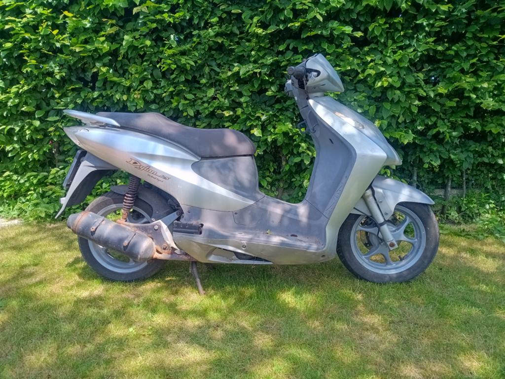 Honda DYLAN 125 / SES125 met papieren, Motos, Motos | Honda, Particulier, Scooter, jusqu'à 11 kW, 1 cylindre, Automatique, Occasion
