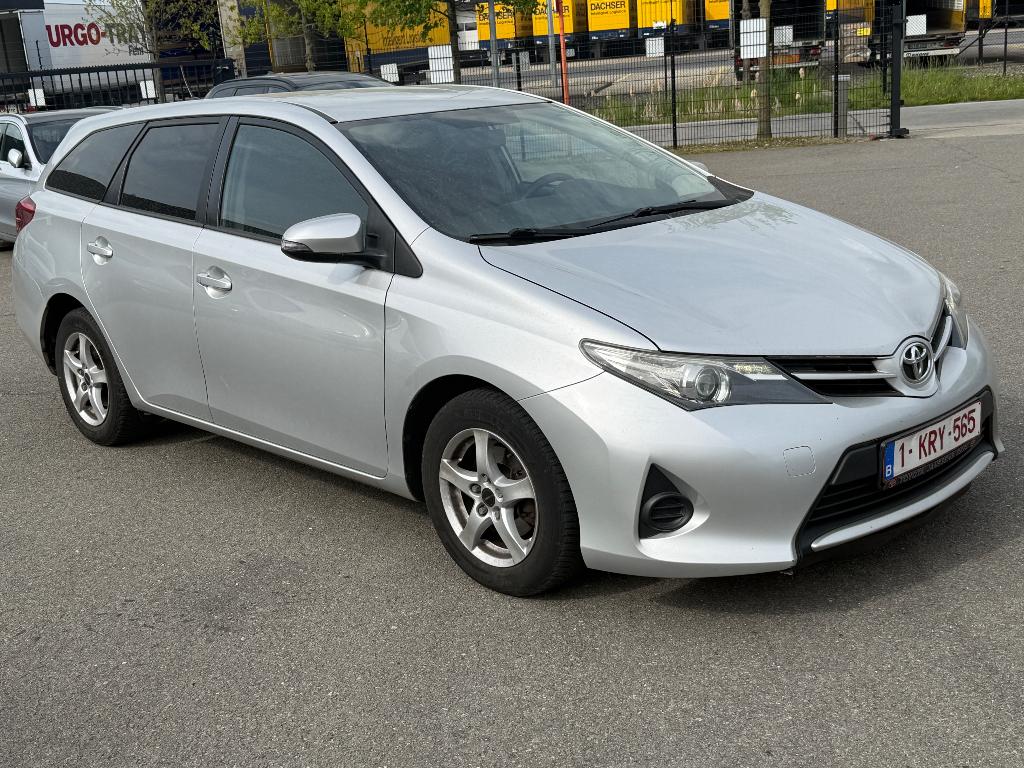 Toyota Auris SW 1.3i uit 2015, Auto's, Toyota, Voorwielaandrijving, Euro 5, Stof, Zwart