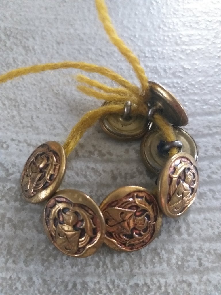 Boutons anciens, Envoi, Comme neuf