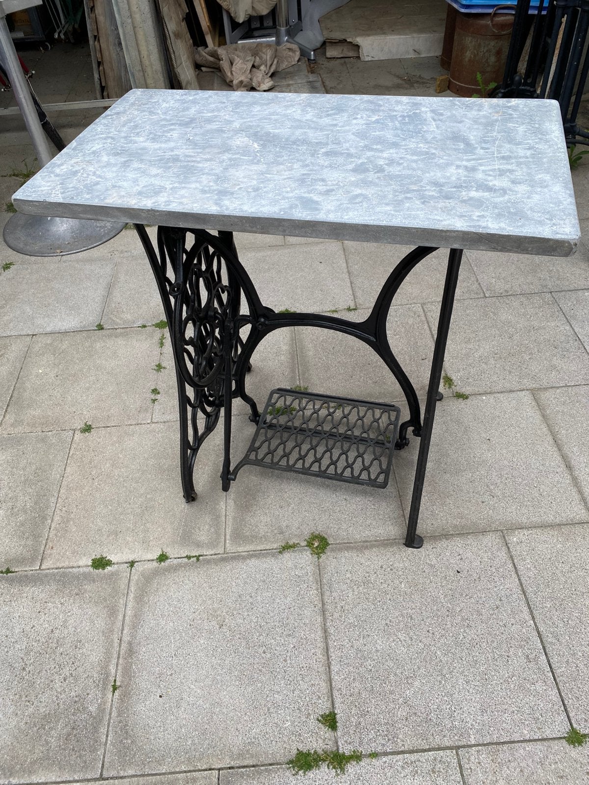 Gietijzeren tafel met arduinen blad 40x 80. H 75, Enlèvement, Utilisé