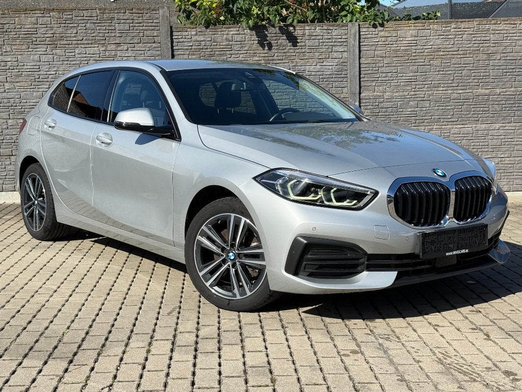 BMW 118i 4/5 Deurs "Navigatie/Trekhaak/LED/Apple carplay", 121 g/km, Dealer onderhouden, Bedrijf, 5 deurs