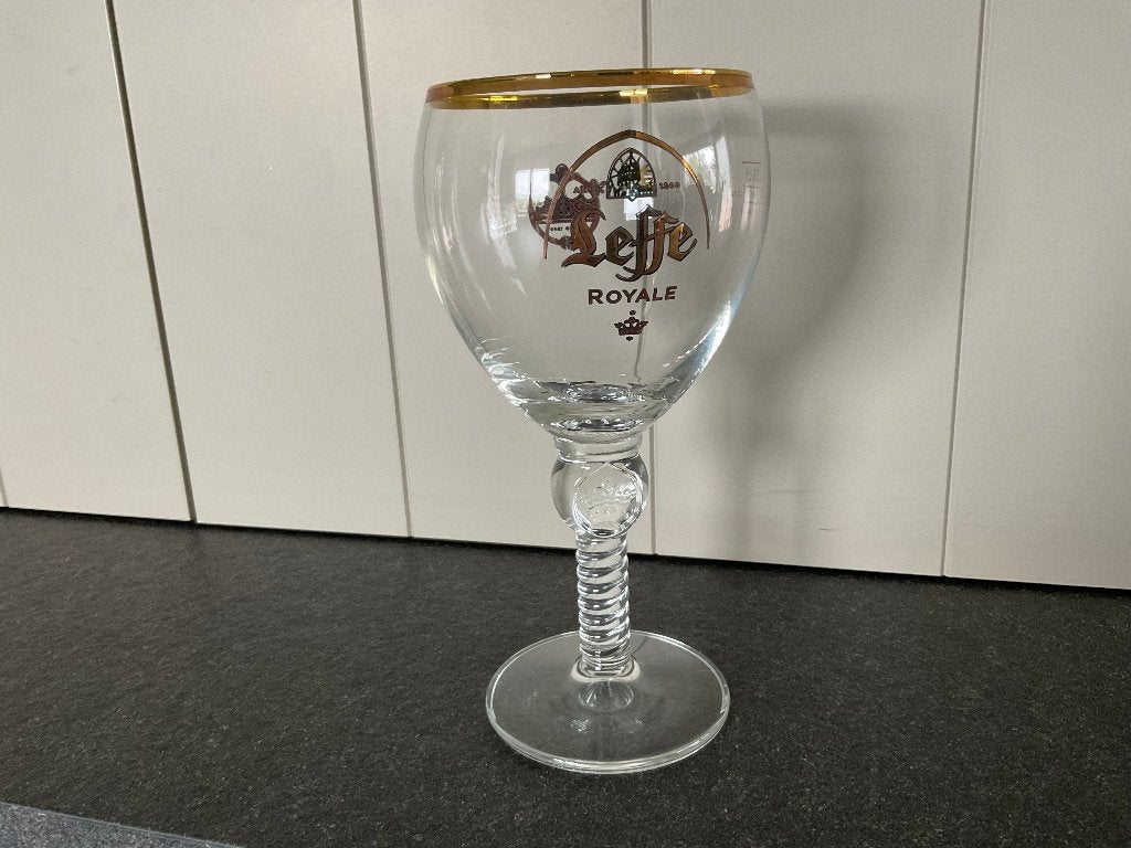 Leffe glas speciaal, Verzamelen, Glas en Drinkglazen, Ophalen of Verzenden