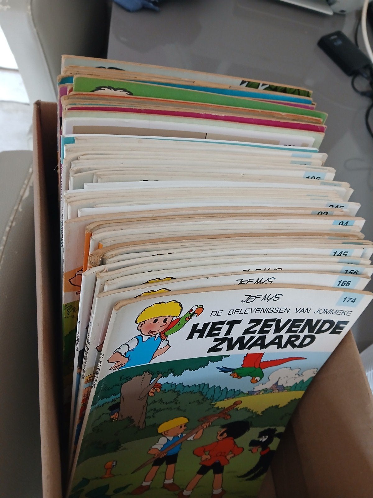 Lot strips allerlei, Enlèvement